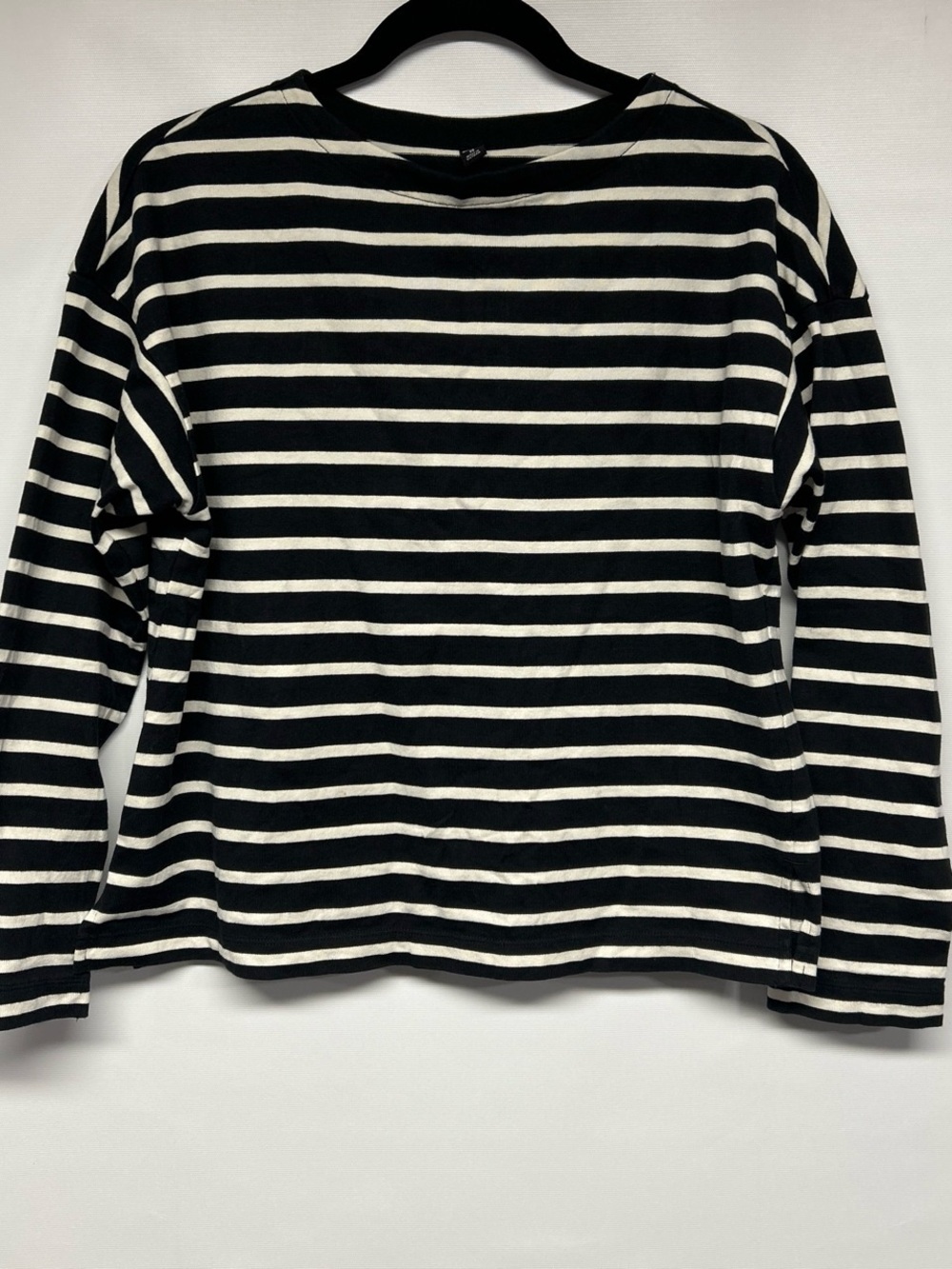Uniqlo Black and White Striped Crewneck Top